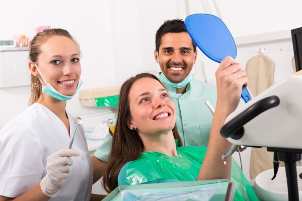 How A Cosmetic Dentist Help Your Gums