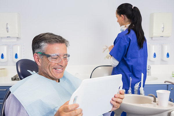 When to Repair a Partial Denture for One Missing Tooth from GDC Smiles in Gainesville, GA